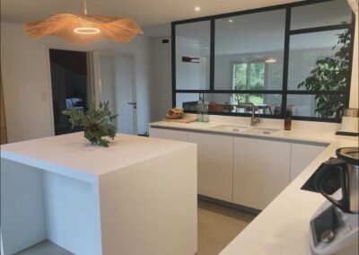Cuisine moderne en blanc à Tarbes