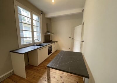 Harmonie et modernité en cuisine chez diacre de Lourdes