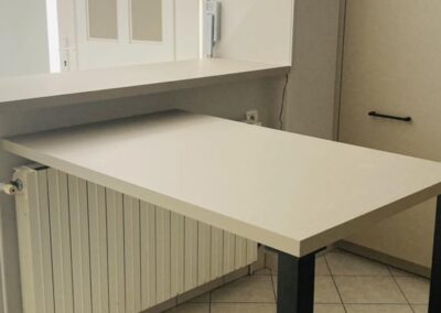 Table monochrome tarbaise