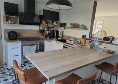 Une touche rétro dans une cuisine moderne à Lourdes